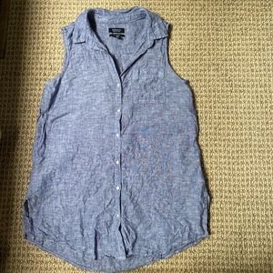Jones & CO New York linen button down tank 
Perfect for the beach or office